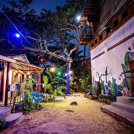 Easy Tiger - M'Pai Bay Beach, Đảo Koh Rong Samloem Ngoại thất bức ảnh