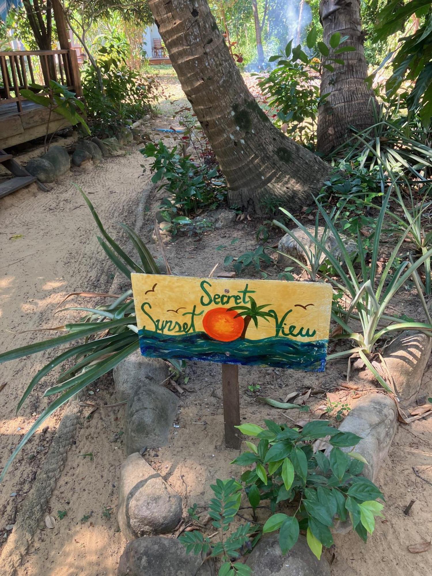 Easy Tiger - M'Pai Bay Beach, Đảo Koh Rong Samloem Ngoại thất bức ảnh