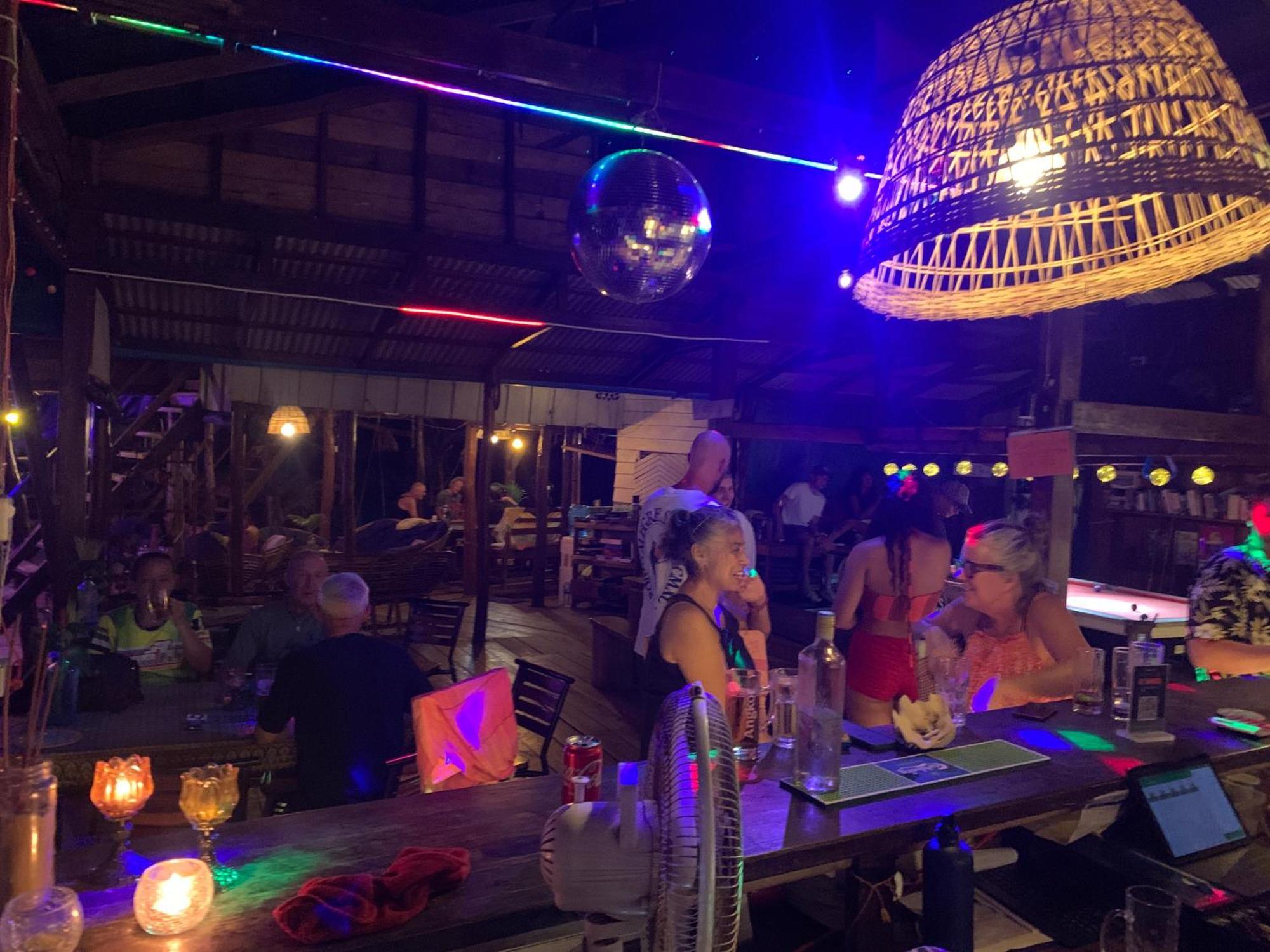 Easy Tiger - M'Pai Bay Beach, Đảo Koh Rong Samloem Ngoại thất bức ảnh
