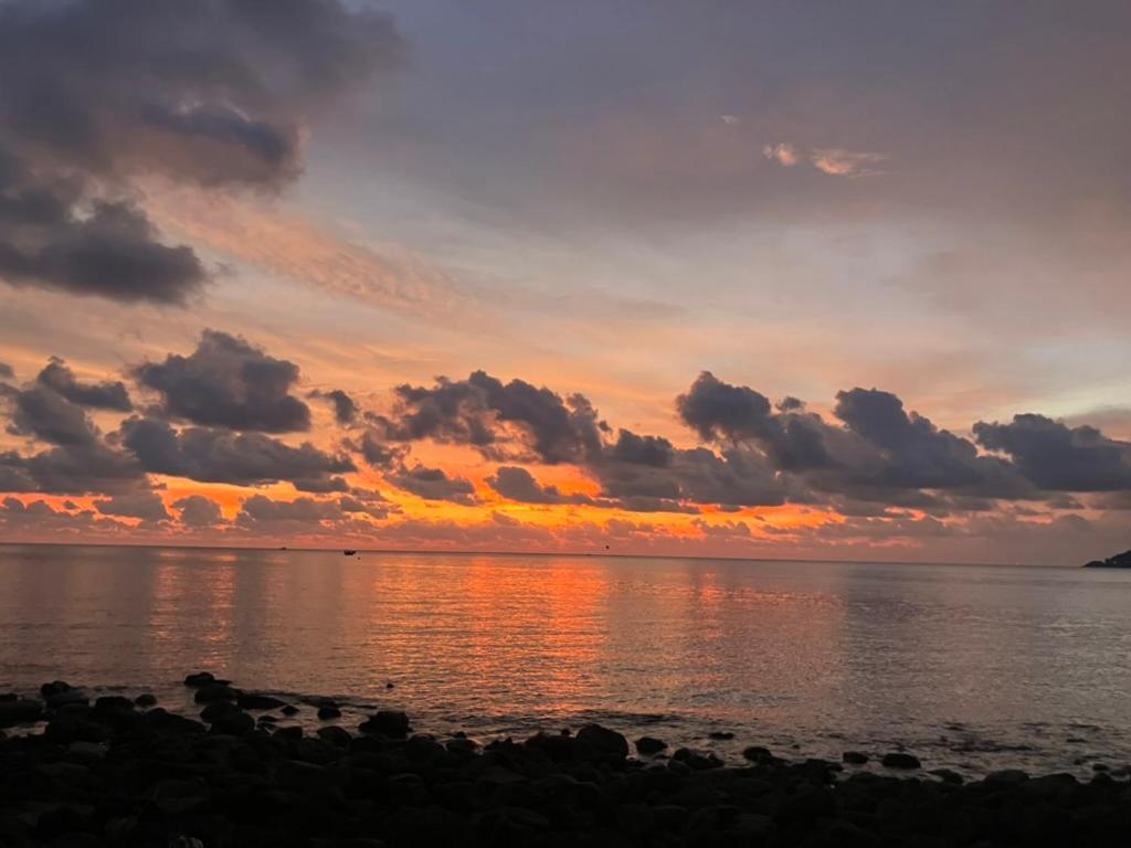 Easy Tiger - M'Pai Bay Beach, Đảo Koh Rong Samloem Ngoại thất bức ảnh